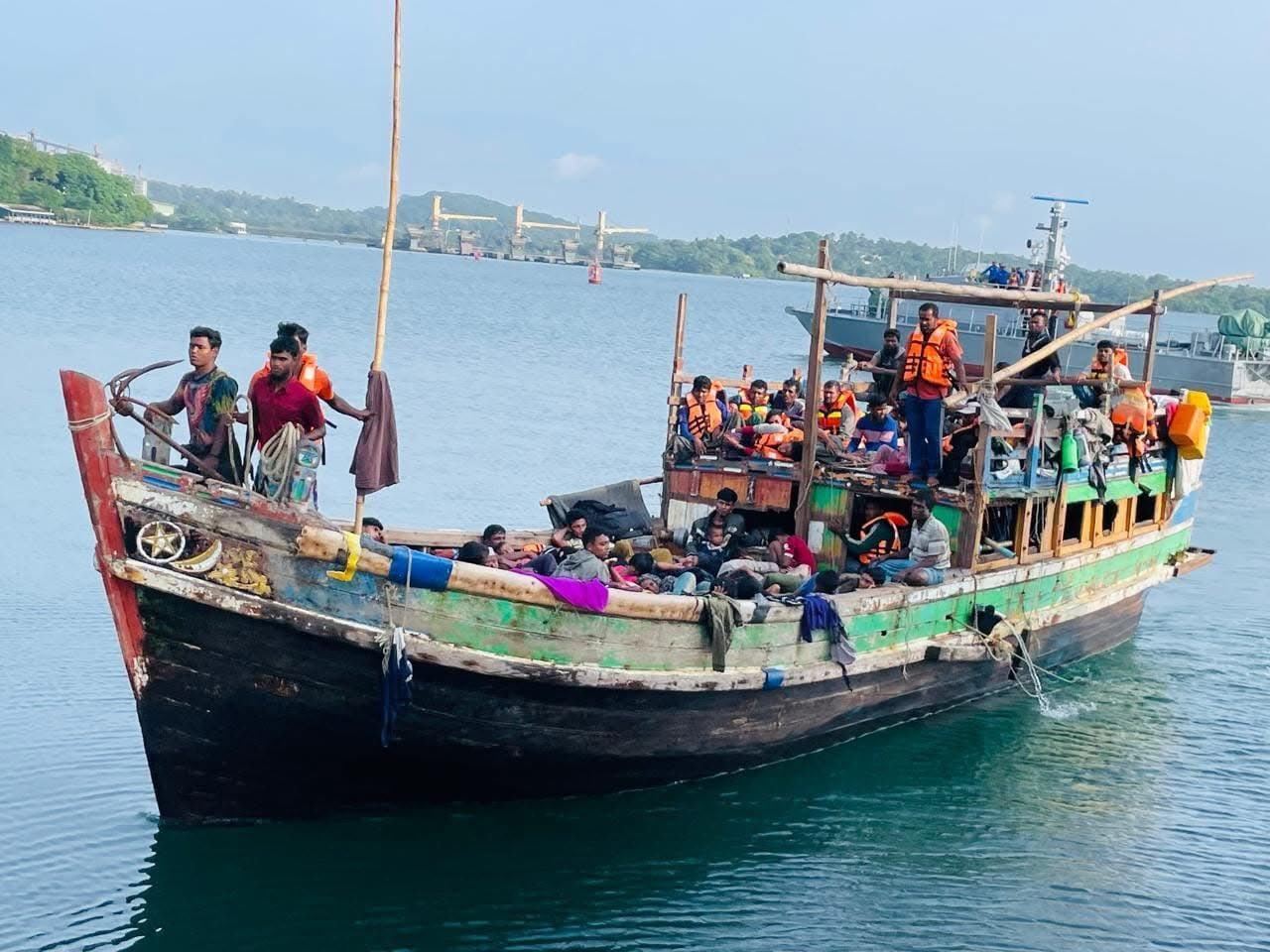 රොහින්ග්‍යා සරණාගතයින් මුලතිව් ගුවන් හමුදා කඳවුර වෙත