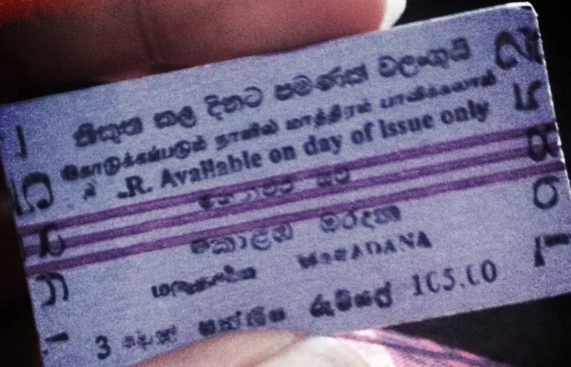දුම්රිය ආසන වෙන් කිරීමේදී ජාතික හැදුනුම්පත හෝ විදෙස් ගමන් බලපත්‍රය අනිවාර්යයයි